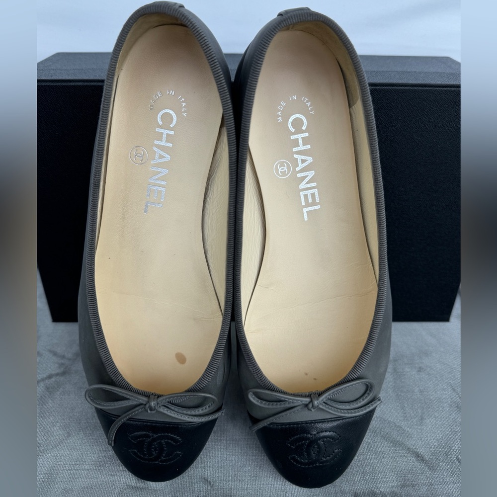 Chanel Gray and Black Leather Ballet Flats with Bow & Interlocking CC Size 36.5 - Picture 6 of 9